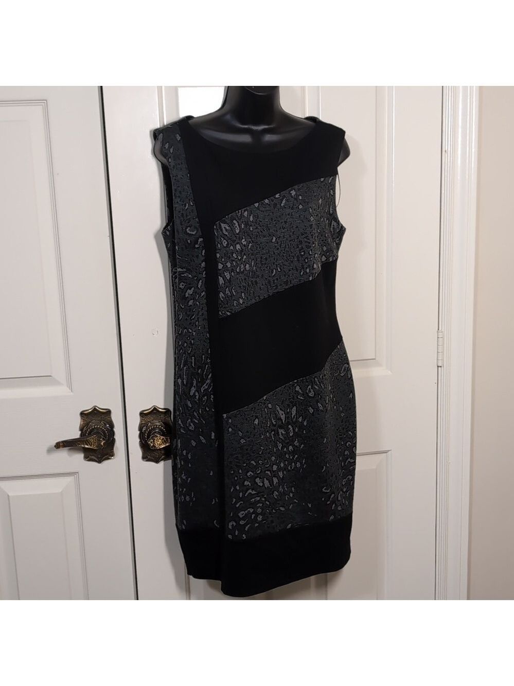 Melanie Lyne Trisisto Sleeveless Lined Dress Animal Print Size 12 NEW